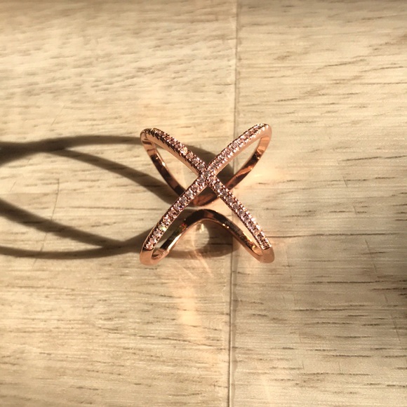🖐SOLD🖐 Dainty Rose Gold Criss Cross Crystal Ring - Picture 4 of 7